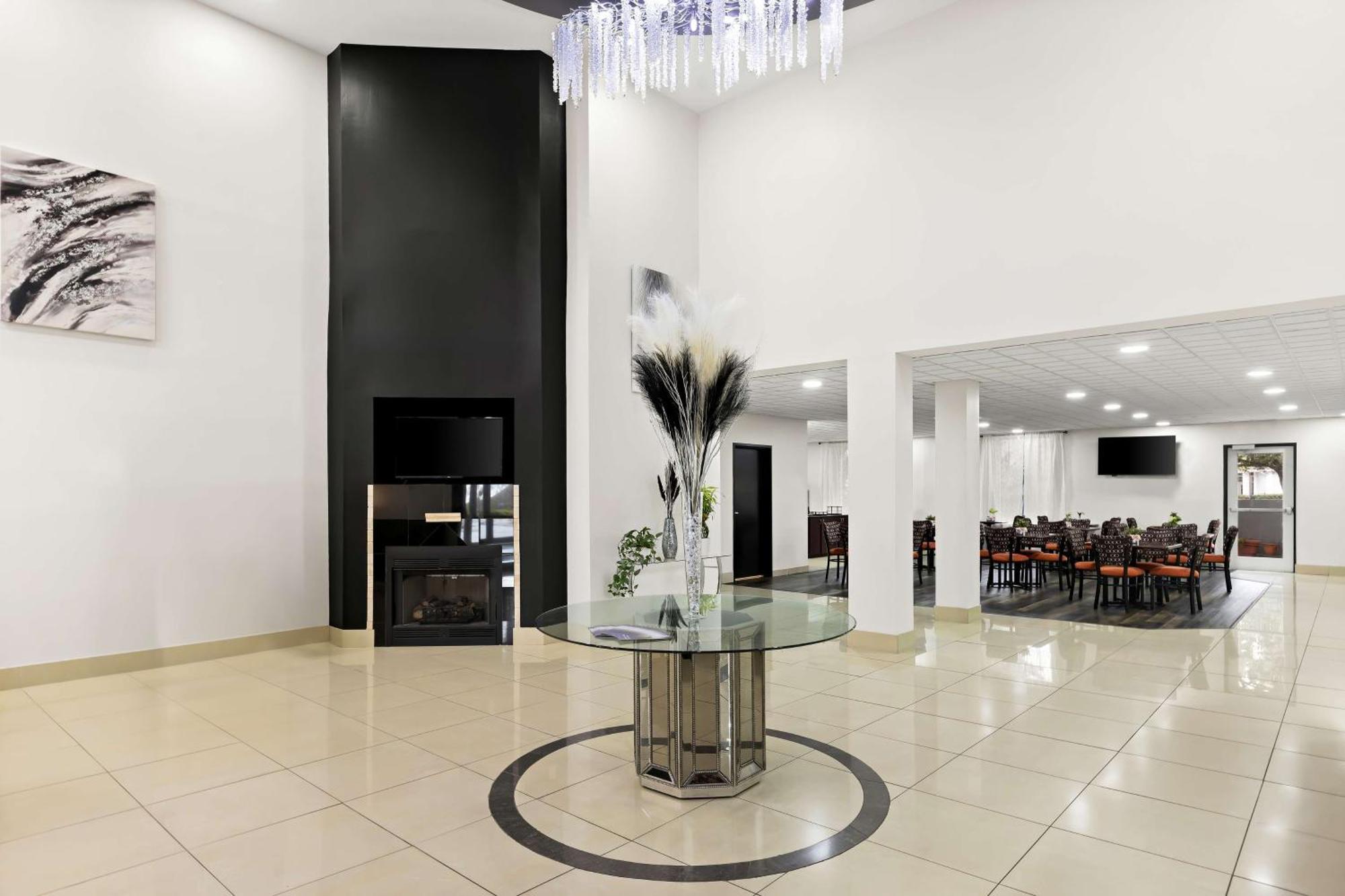 Hotel Sonesta Essential Savannah